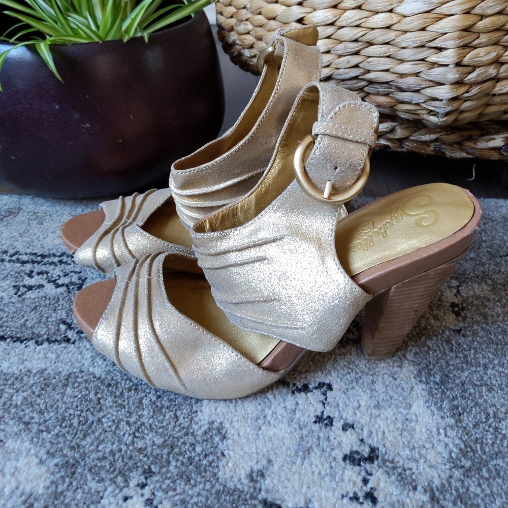 Gold peep toe chunky heels